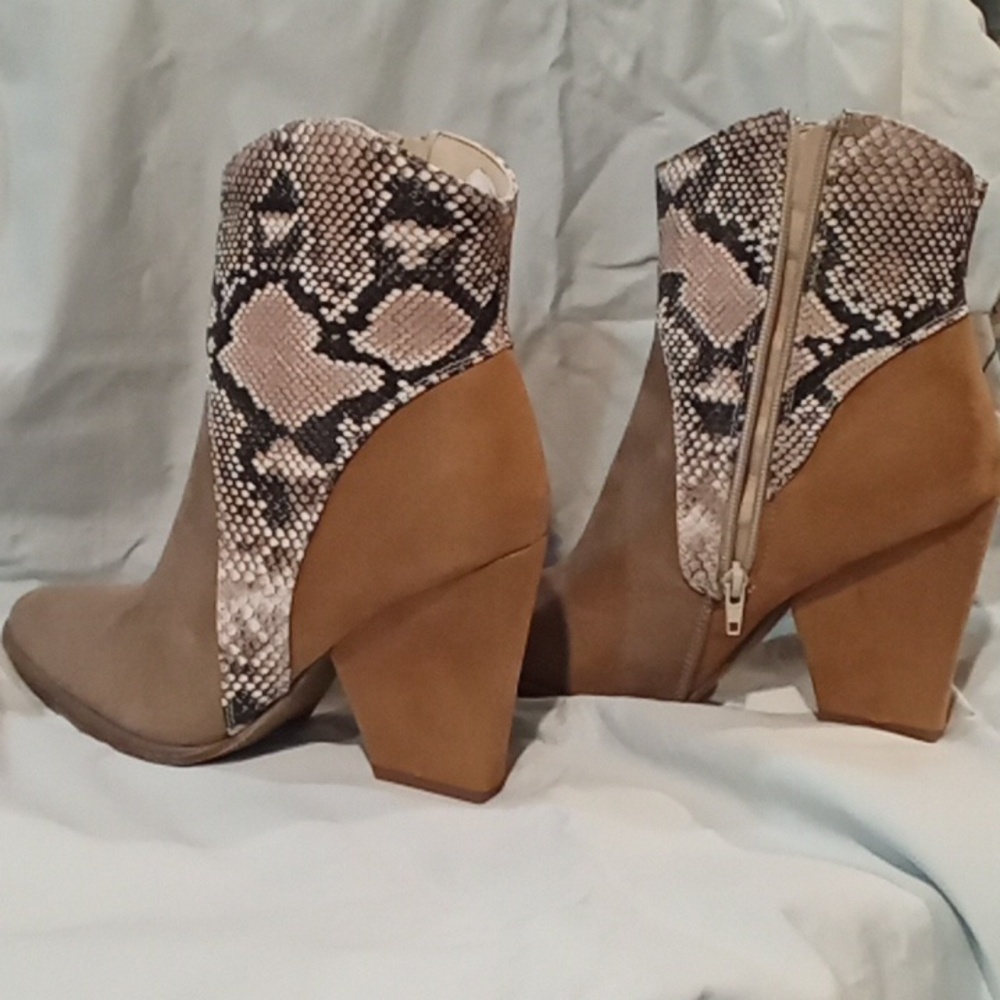 Just Fab Brita Western Bootie Portabella/Snake Light Carmel Size 9.5